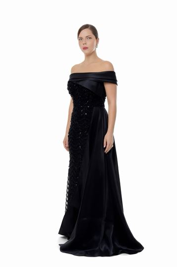 Abendkleid aus Satinkragen und Pailletten in Übergröße